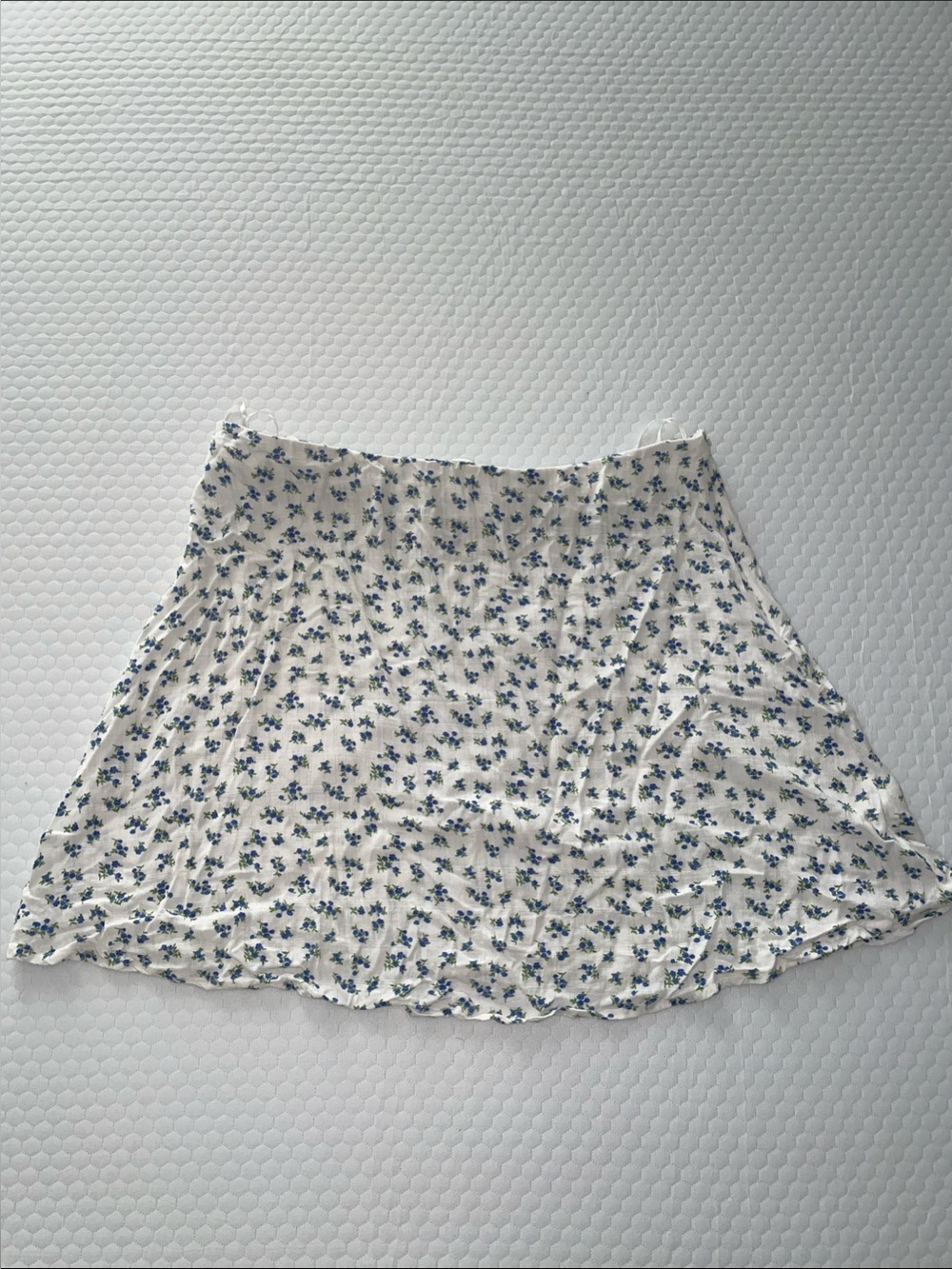 Primark White Mini Skirt with Blue Floral Pattern - Like New - Luxury - Summer